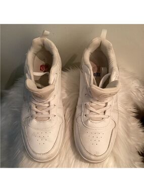 Unltd Men’s White Sneakers (Size 9).